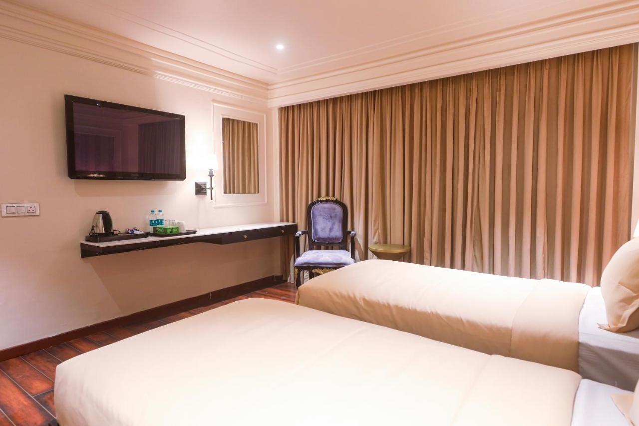 The Saga Hotel Nuova Delhi Esterno foto