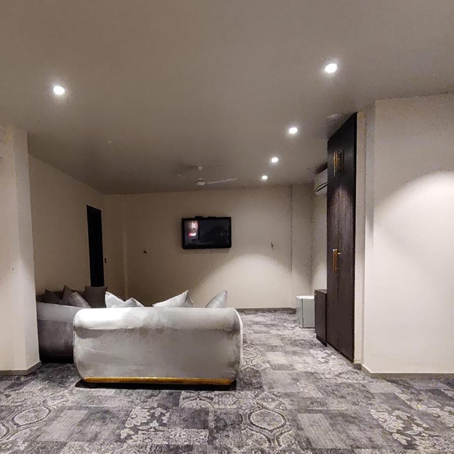 The Saga Hotel Nuova Delhi Esterno foto